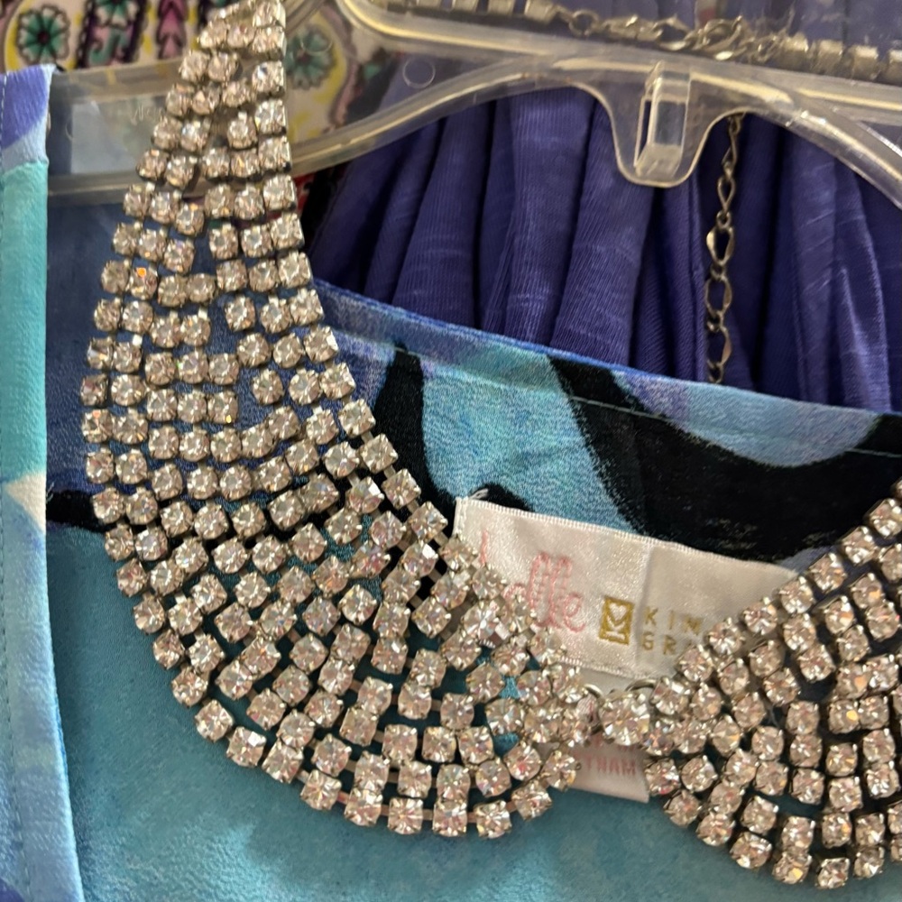 Silver Crystal Collar Necklace with Vintage Design - Picture 8 of 9